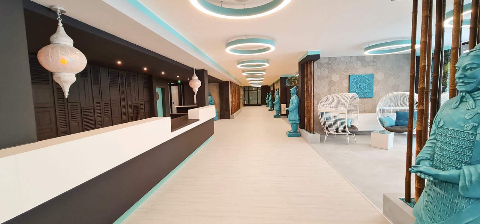 Einladender Empfangsbereich von Pure Spa Oberhausen
