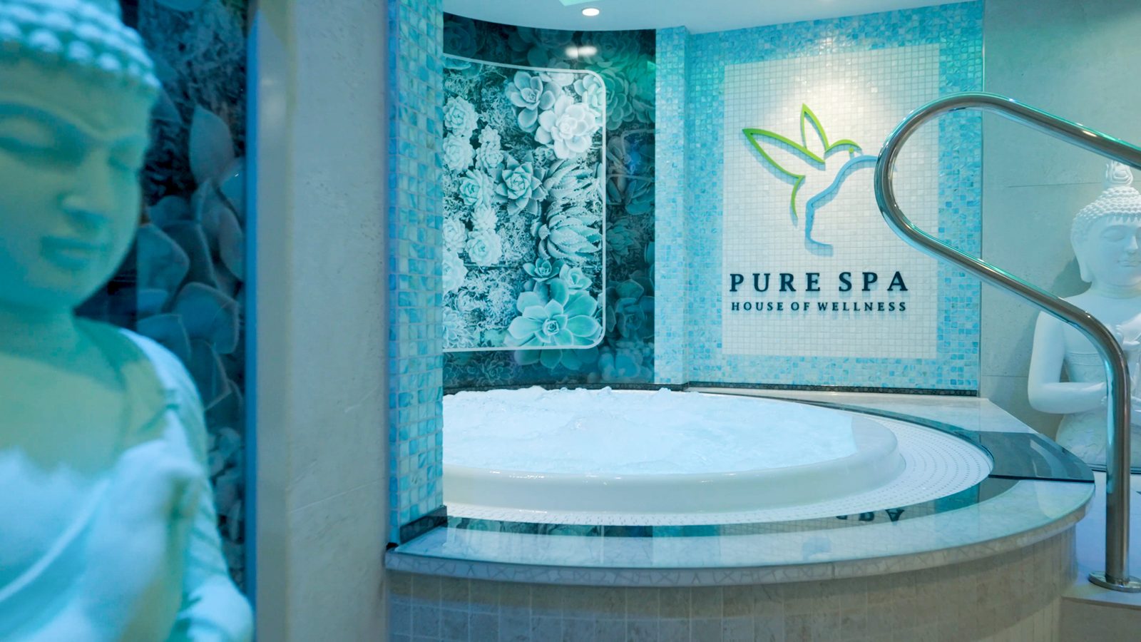 Pure Spa Dortmund Whirlpool bei Dämmerlicht