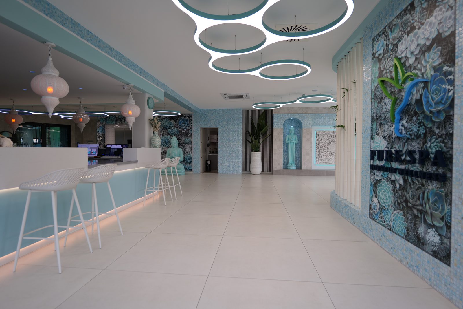 Einladender Empfangsbereich von Pure Spa Dortmund
